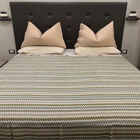 Domus Cinecitta Bed & Breakfast Rome Bagian luar foto
