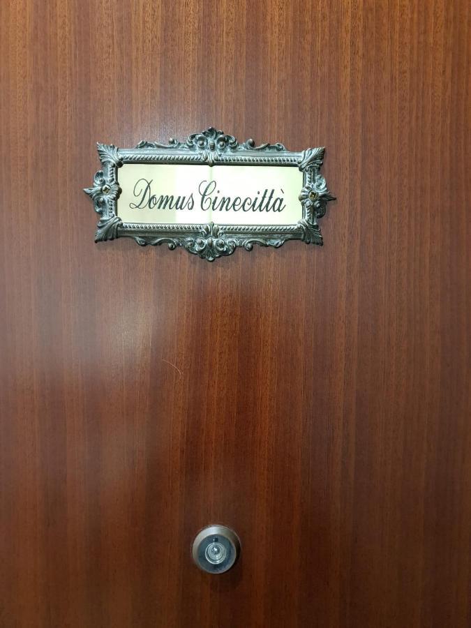 Domus Cinecitta Bed & Breakfast Rome Bagian luar foto