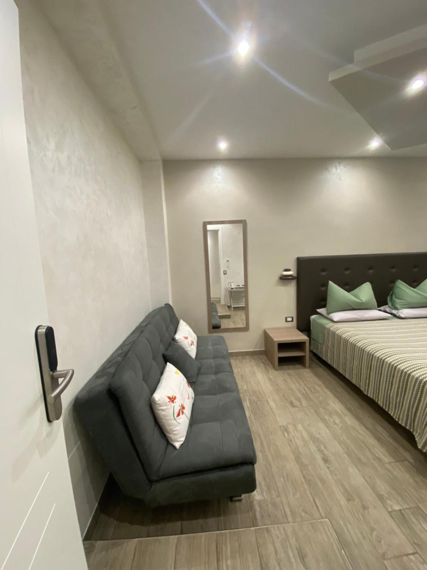 Domus Cinecitta Bed & Breakfast Rome Bagian luar foto