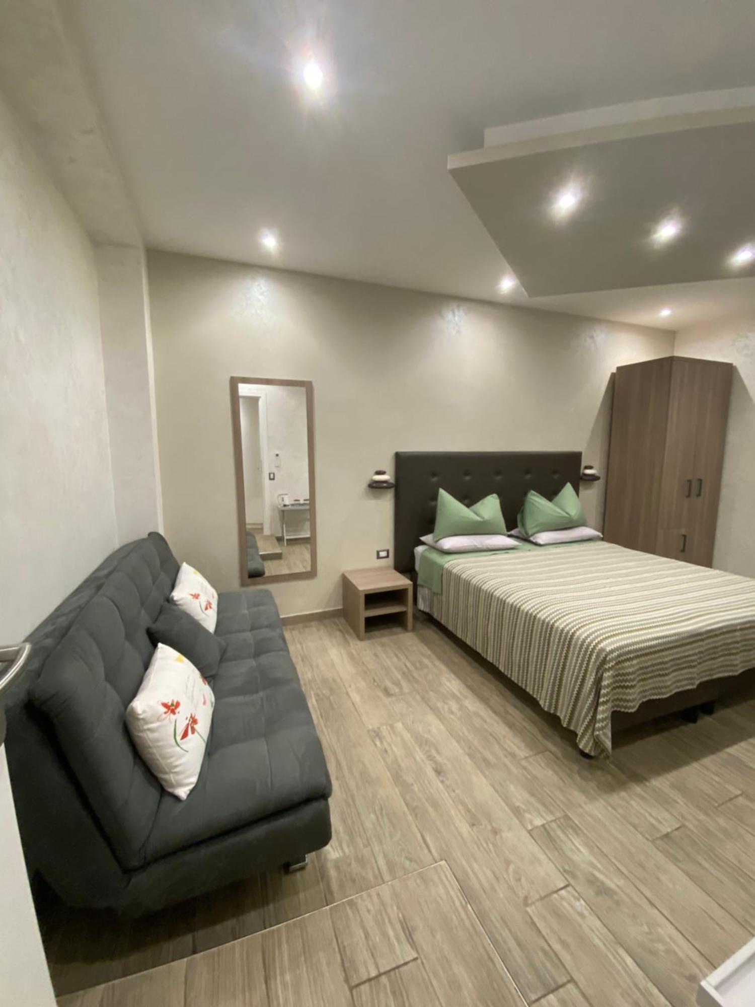 Domus Cinecitta Bed & Breakfast Rome Bagian luar foto